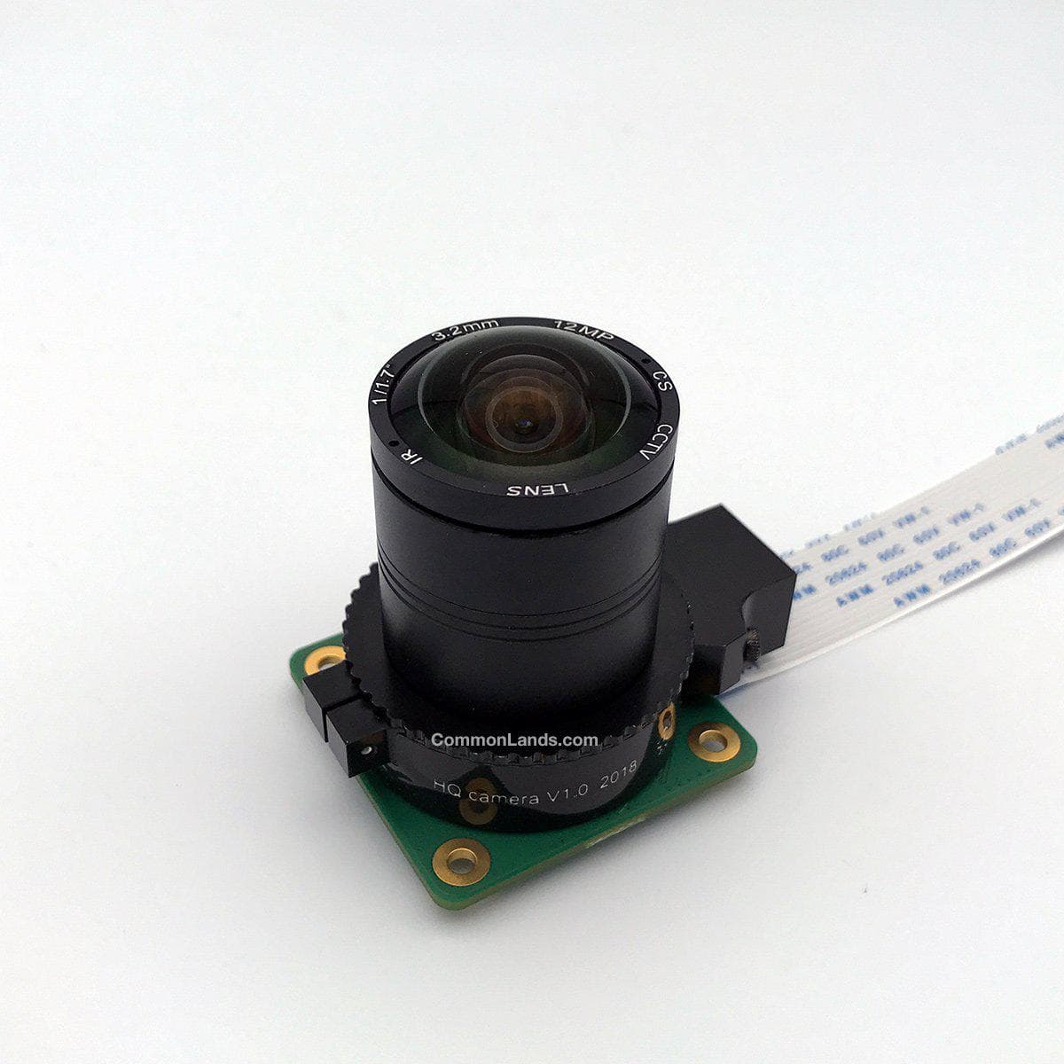 Das CommonLands CIL03.2-F1.8-CSNOIR 3.2mm EFL Objektiv ist mit der Raspberry Pi HQ Kamera abgebildet.